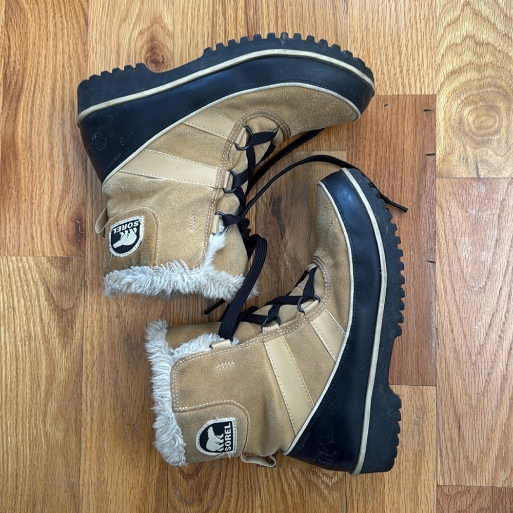 Sorel waterproof snow boots - womens size 7.5